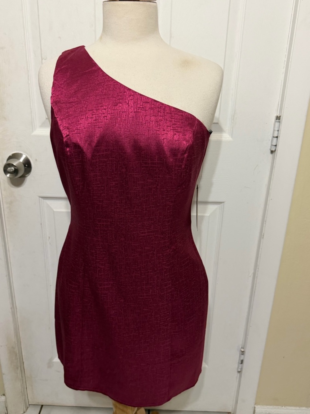 Lulu's One-Shoulder Wine Textured Cocktail Dress